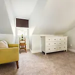 The Alpine - Family Friendly, Great Area, Artist Abode